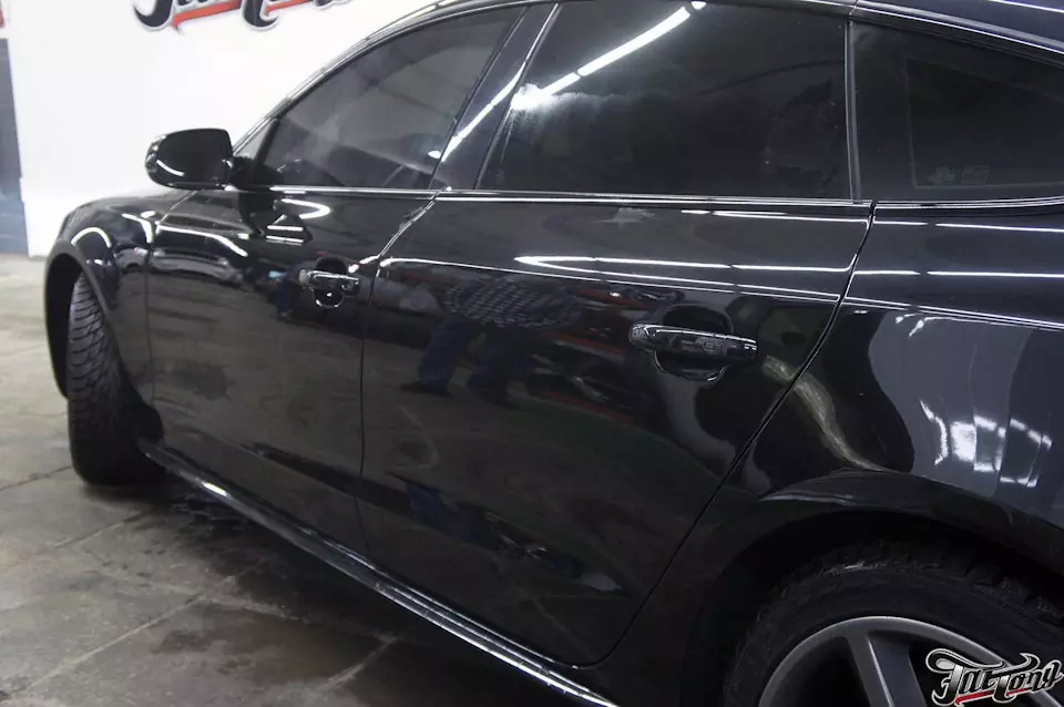 Audi A5 Sportback. Кузовной ремонт (замена дверей).